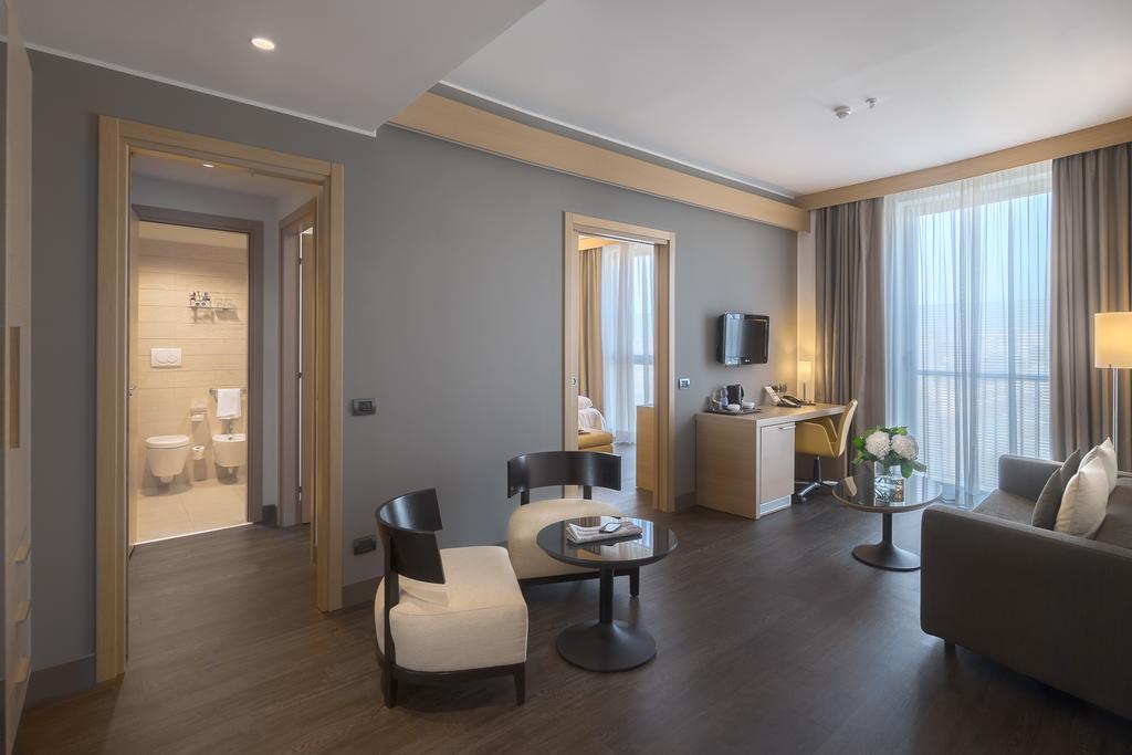 Domina Milano Fiera Hotel Novate Milanese Exterior foto