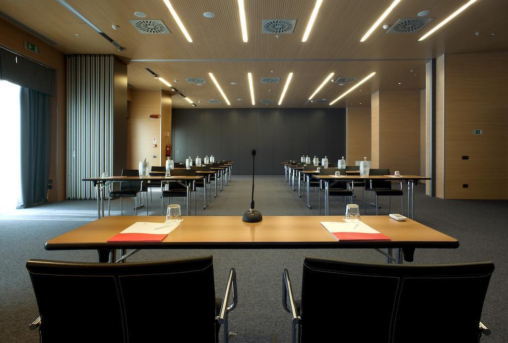 Domina Milano Fiera Hotel Novate Milanese Exterior foto