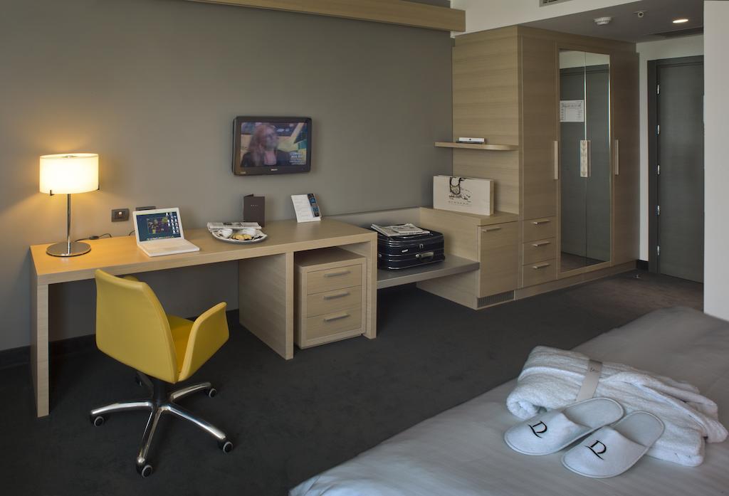 Domina Milano Fiera Hotel Novate Milanese Exterior foto